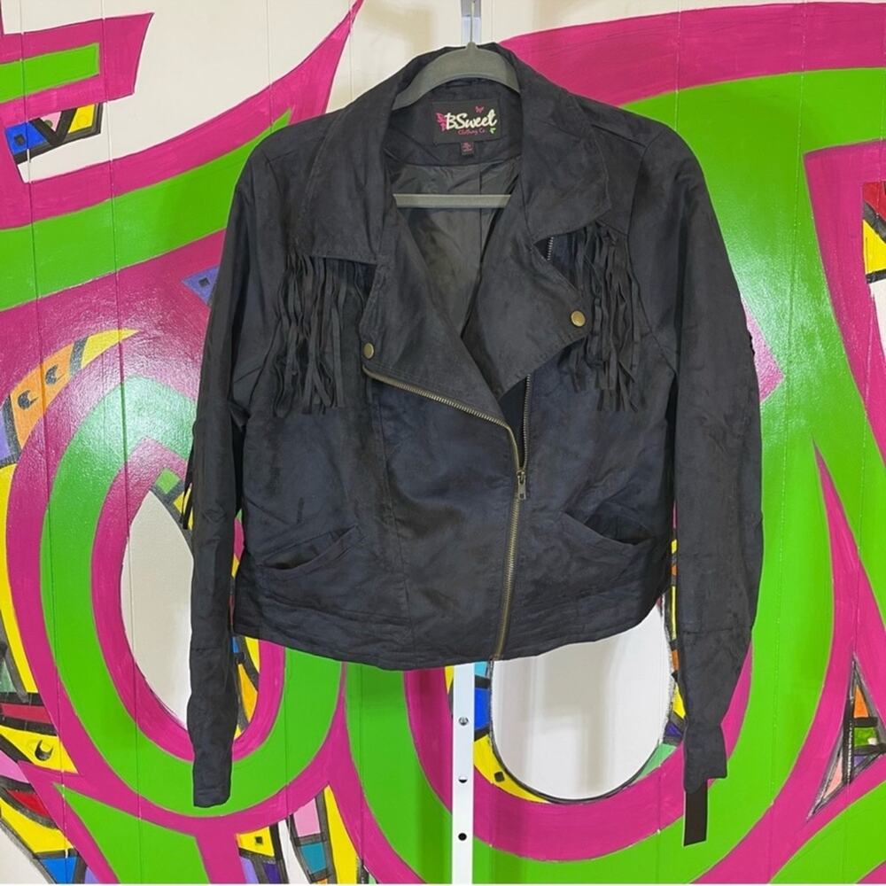 NWT, B. Sweet Cropped Jacket with Fringe. Size XL.
